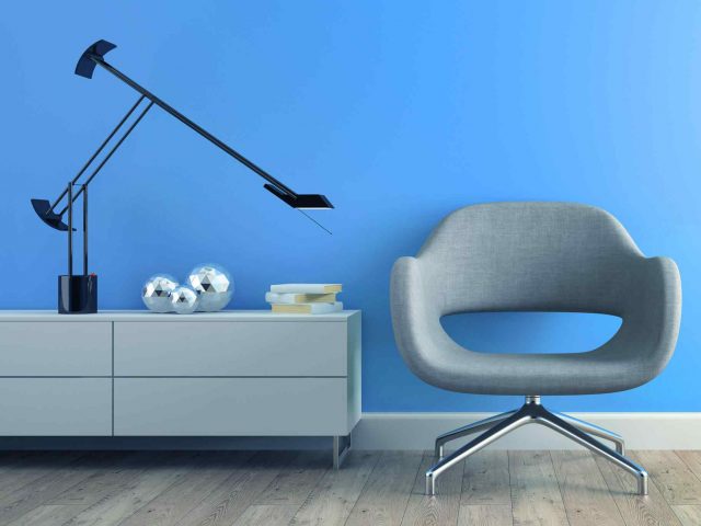https://www.vorraphiwat.com/wp-content/uploads/2017/05/image-chair-blue-wall-640x480.jpg